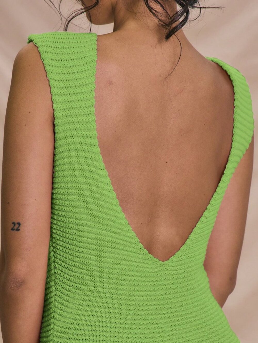 Green Elegant Sleeveless Ribbed Women's Maxi Dress with Frayed Hem - Picture 5 of 6